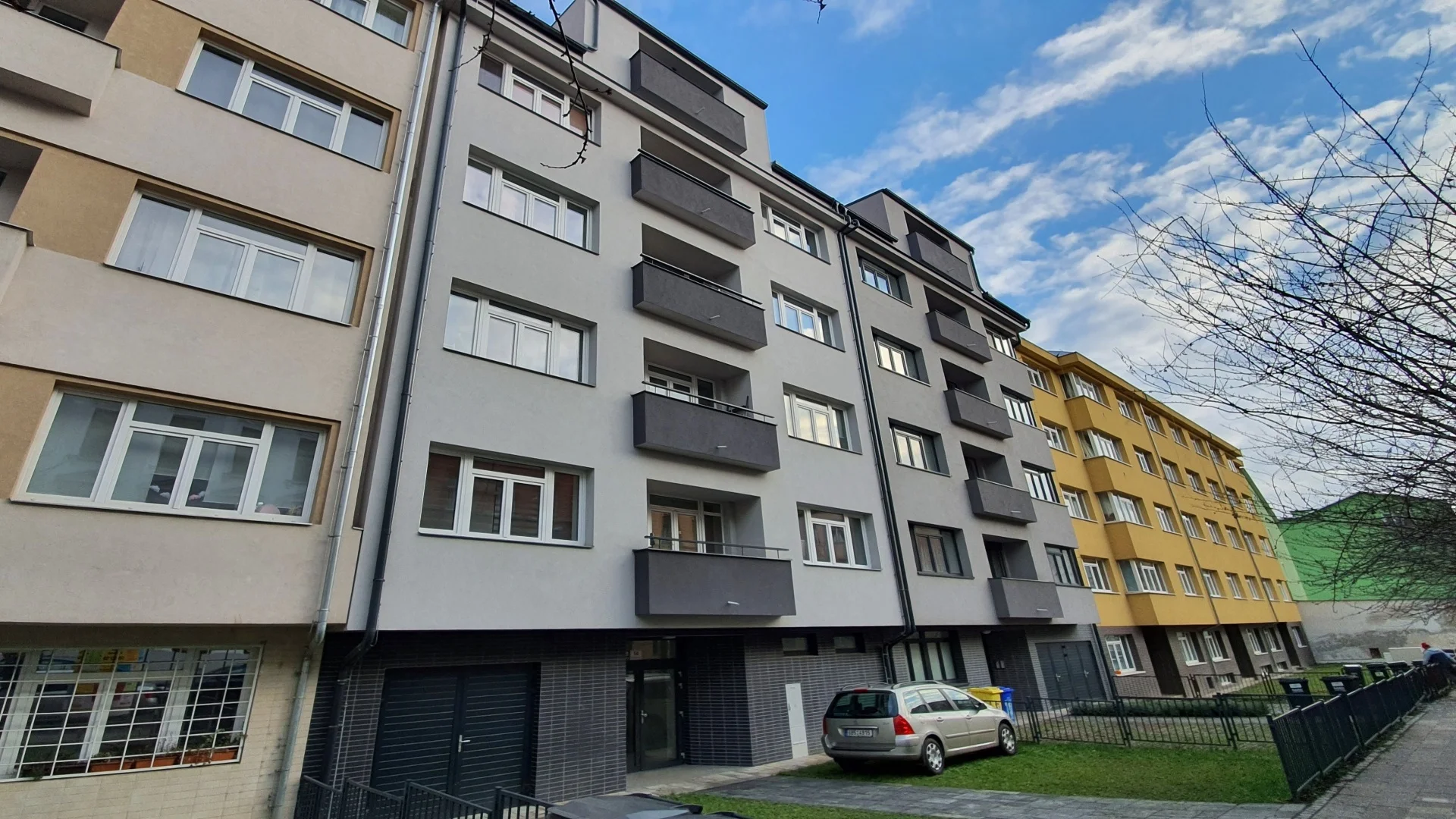 Přadlácká - Rekonstrukce a nástavba bytového domu